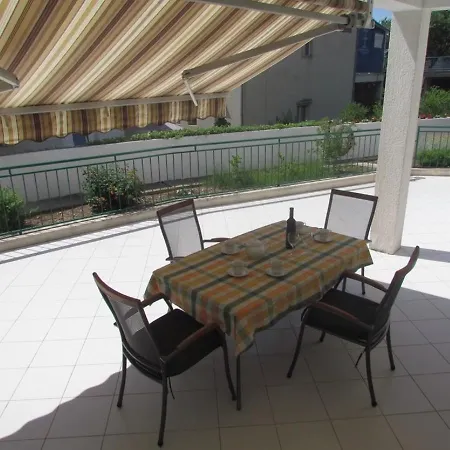 Pino Apartament *