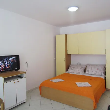 Pino Apartament *